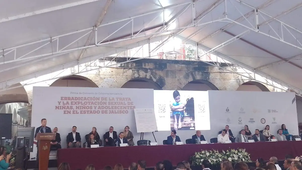 Firma de convenio contra la trata de menores en Jalisco